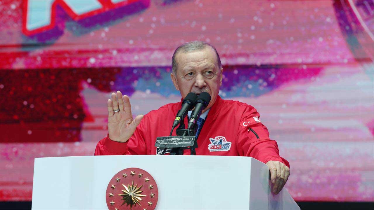 Cumhurbaşkanı Erdoğan’dan KKTC’de sert mesaj: "Başörtüsüne dokunan karşısında bizi bulur"