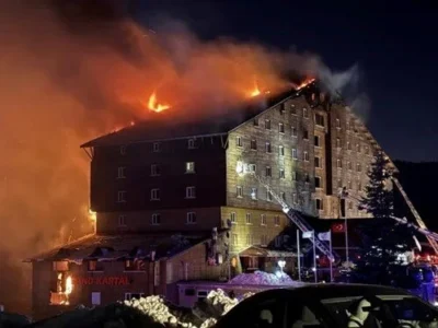 Bolu’daki Otel Yangını Davasında İlk Duruşma: 19’u Tutuklu 32 Sanık Hakim Karşısında