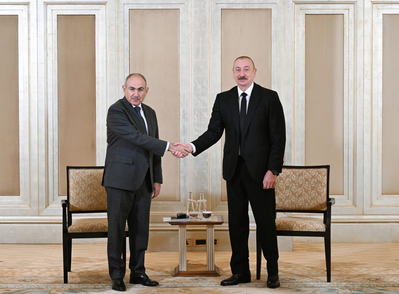 Aliyev ve Paşinyan Abu Dabi’de Bir Araya Geldi: Barış Sürecinde Yeni Adım