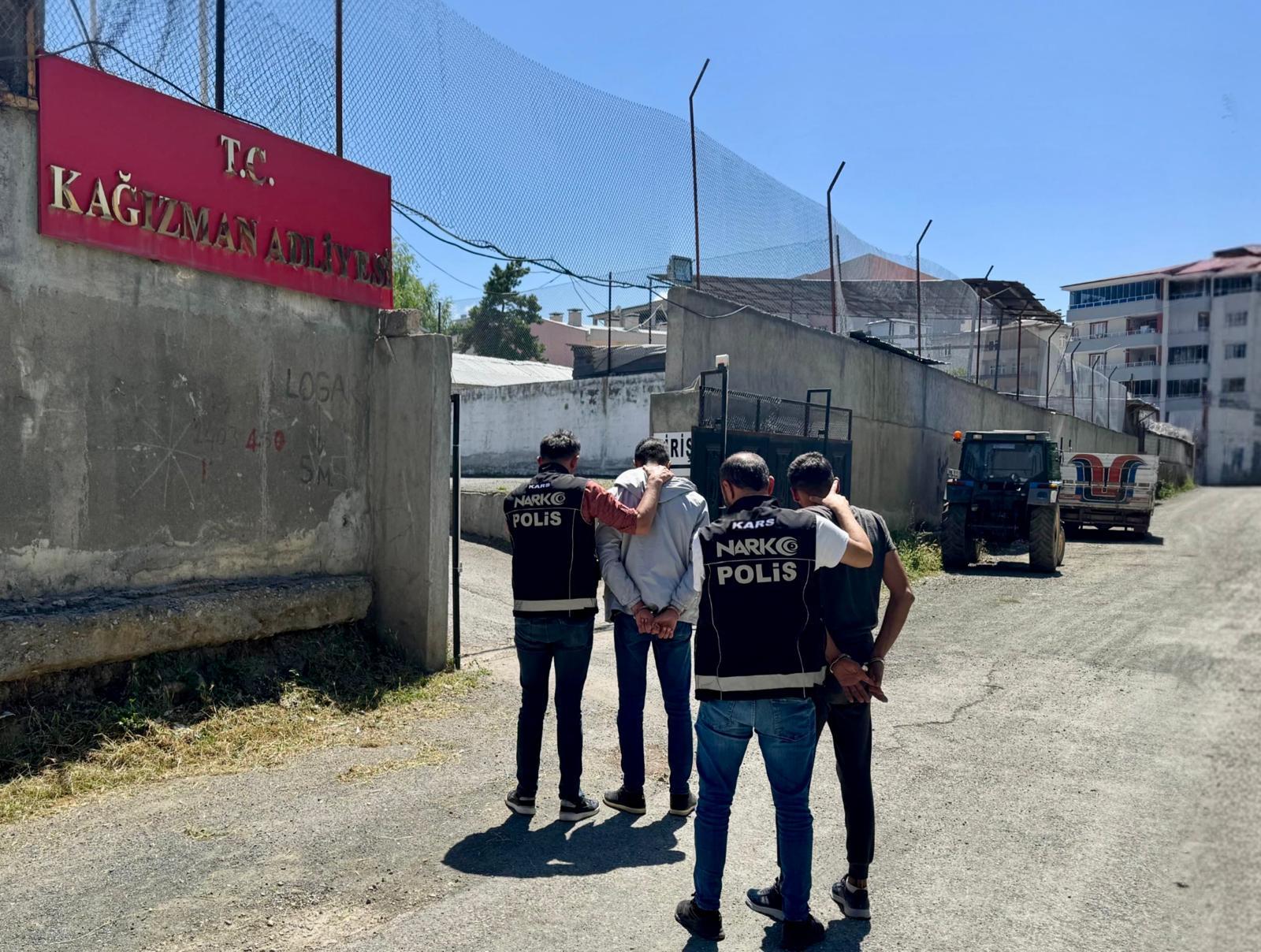 Kağızman’da Uyuşturucu satıcılarına Operasyon: 2 Şüpheli Tutuklandı