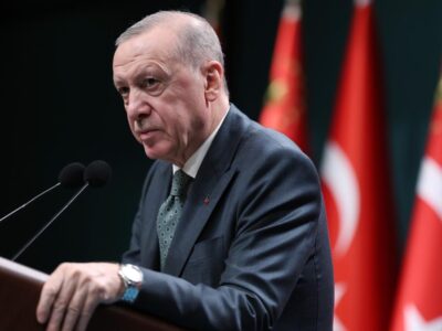 Cumhurbaşkanı Erdoğan Azerbaycan’da: Ekonomik İşbirliği Teşkilatı Zirvesi İçin Bakü’de