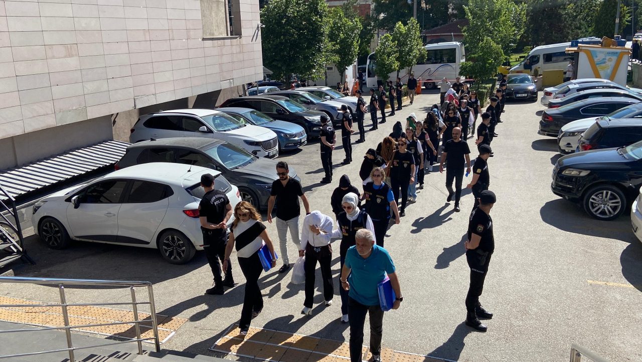 Eskişehir’de Masaj Salonlarına Fuhuş Operasyonu: 19 Gözaltı
