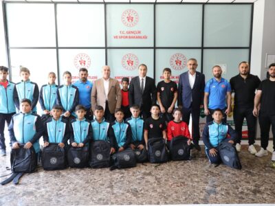 İl Müdürü Çelebi Başarılı Güreşçileri Tebrik Etti
