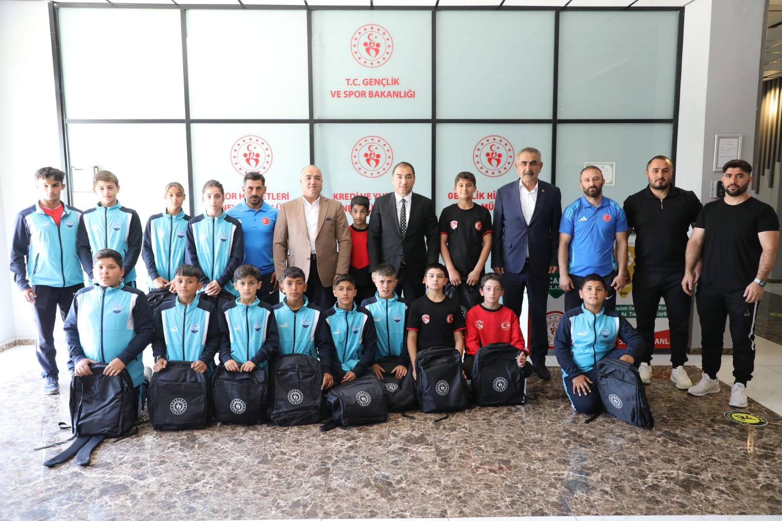 İl Müdürü Çelebi Başarılı Güreşçileri Tebrik Etti