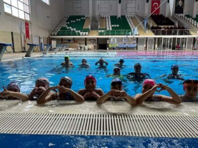 GSB Spor Okulları Kapsamında Yüzme Antrenmanları Kars’ta Aralıksız Sürüyor