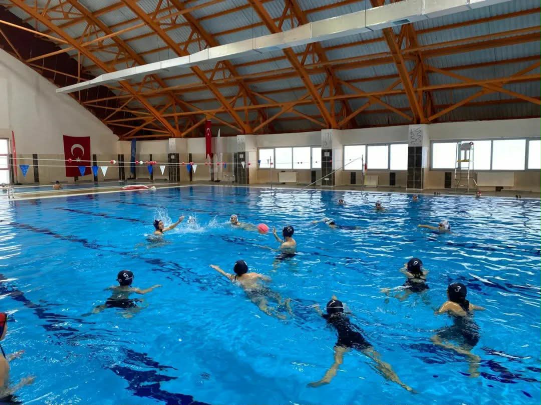 Kars’ta Su Topu Heyecanı Havuzlara Taştı