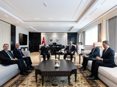 Bakan Fidan, KİB Genel Sekreteri Bahaddin ile Ankara’da Görüştü