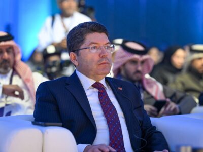 Bakan Tunç, Katar’da Doha Hukuk Forumu’na Katıldı