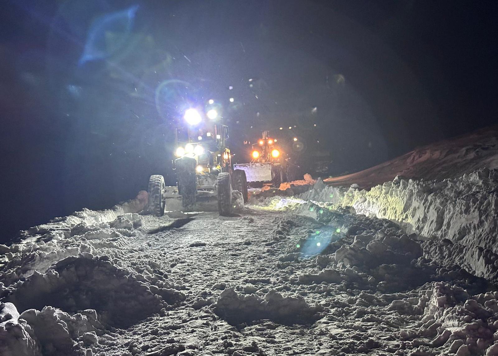 Van’da Kar Esareti: Büyükşehir Ekipleri Hasta ve Mahsur Kalanlar İçin Seferber Oldu