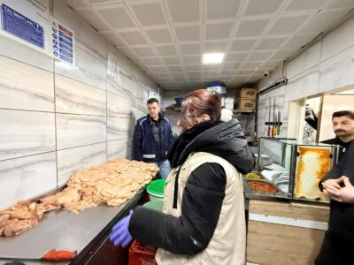 Van Büyükşehir Belediyesi’nden Sanat Sokağı’nda Kapsamlı Gıda Denetimi