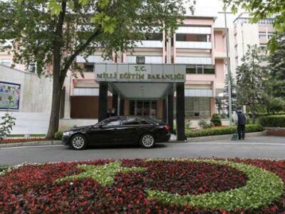 Millî Eğitim Bakanlığı “Young and Wise” Dergisinin İlk Sayısı Ortaöğretim Öğrencileriyle Buluştu