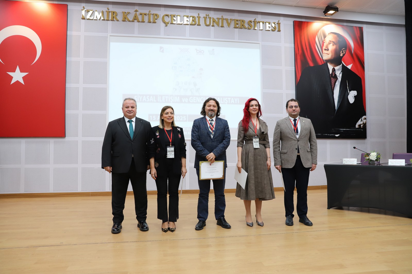 İKÇÜ’den Z Kuşağının Siyaset Karnesi: Gençler Apolitize Değil, Odağın Merkezinde