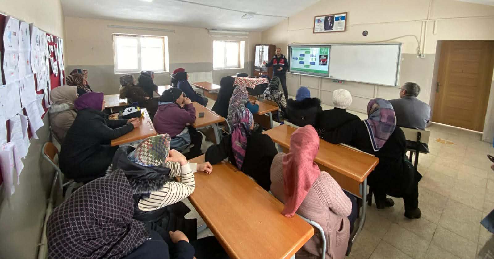 Akyaka’da “En İyi Narkotik Polisi Anne” Projesi Kapsamında Eğitim Düzenlendi