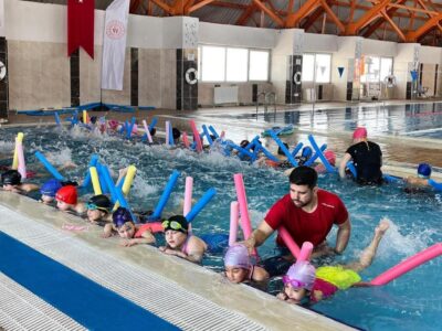 GSB Spor Okulları’nda Yüzme Antrenmanları Tüm Hızıyla Sürüyor