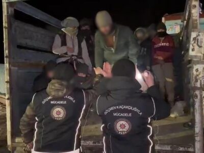 Kars’ta Göçmen Kaçakçılığı Operasyonu: 3 Şüpheli Tutuklandı, 19 Düzensiz Göçmen Yakalandı