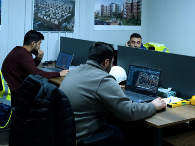 Bakan Kurum’dan ‘Asrın İnşası’ Emekçilerine Teşekkür: “200 Bin Kardeşimizle Gurur Duyuyoruz”
