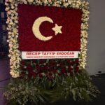 Cumhurbaşkanı Erdoğan’dan Bahçeli’ye 57. Yıl Tebriği: Türk Bayrağı Motifli 57 Gül