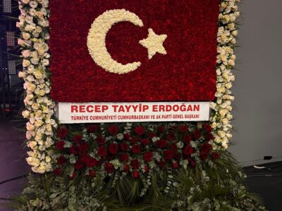 Cumhurbaşkanı Erdoğan’dan Bahçeli’ye 57. Yıl Tebriği: Türk Bayrağı Motifli 57 Gül