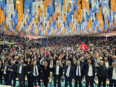 AK Parti Balıkesir’de Mahalle Başkanları İstişare Toplantısı Gerçekleştirildi, Yeni Üyelere Rozetleri Takıldı