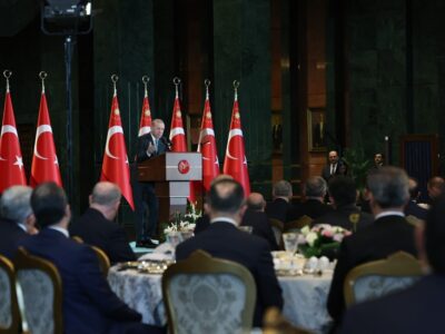Cumhurbaşkanı Recep Tayyip Erdoğan’ dan Valilere Sosyal Medya Uyarısı: “Devlet Ciddiyetine Yakışmayan Görüntülere İzin Vermeyin”