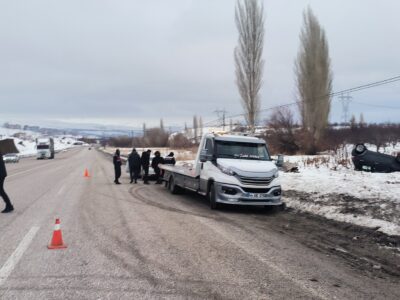 Malatya’da Kuş Sürüsüne Çarpmamak İsteyen Otomobil Takla Attı: 1 Yaralı