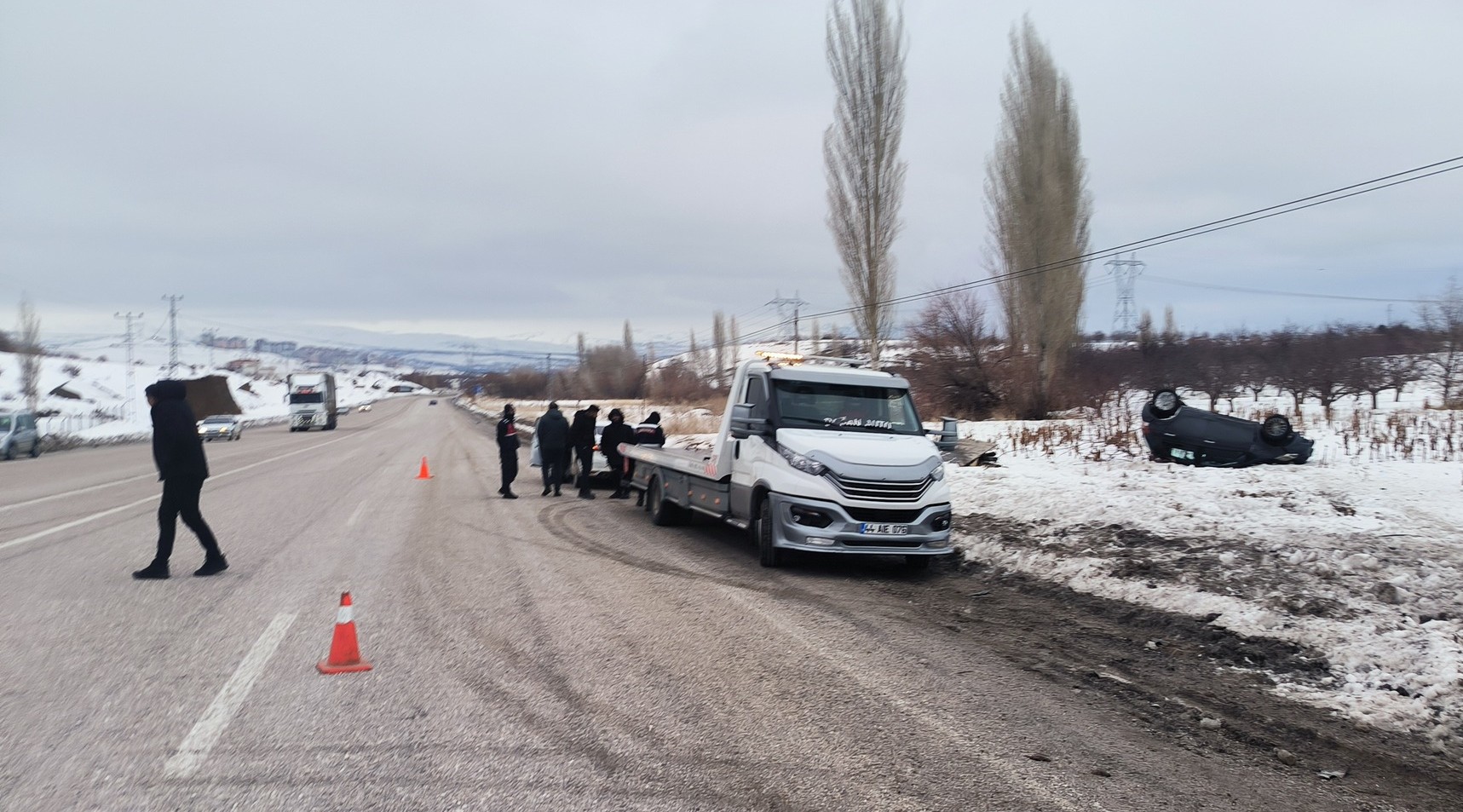 Malatya’da Kuş Sürüsüne Çarpmamak İsteyen Otomobil Takla Attı: 1 Yaralı