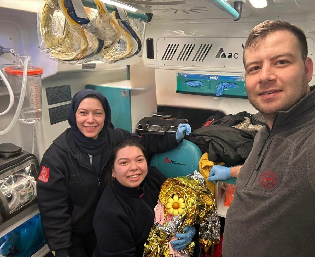 Çanakkale’de Ambulansta Mucize Doğum: Miadını Geçen Gebe Yolda Doğum Yaptı