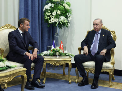 Cumhurbaşkanı Erdoğan ve Macron Arasında Kritik Telefon Görüşmesi: Gündem Bölgesel Çatışmalar ve Savunma İş Birliği