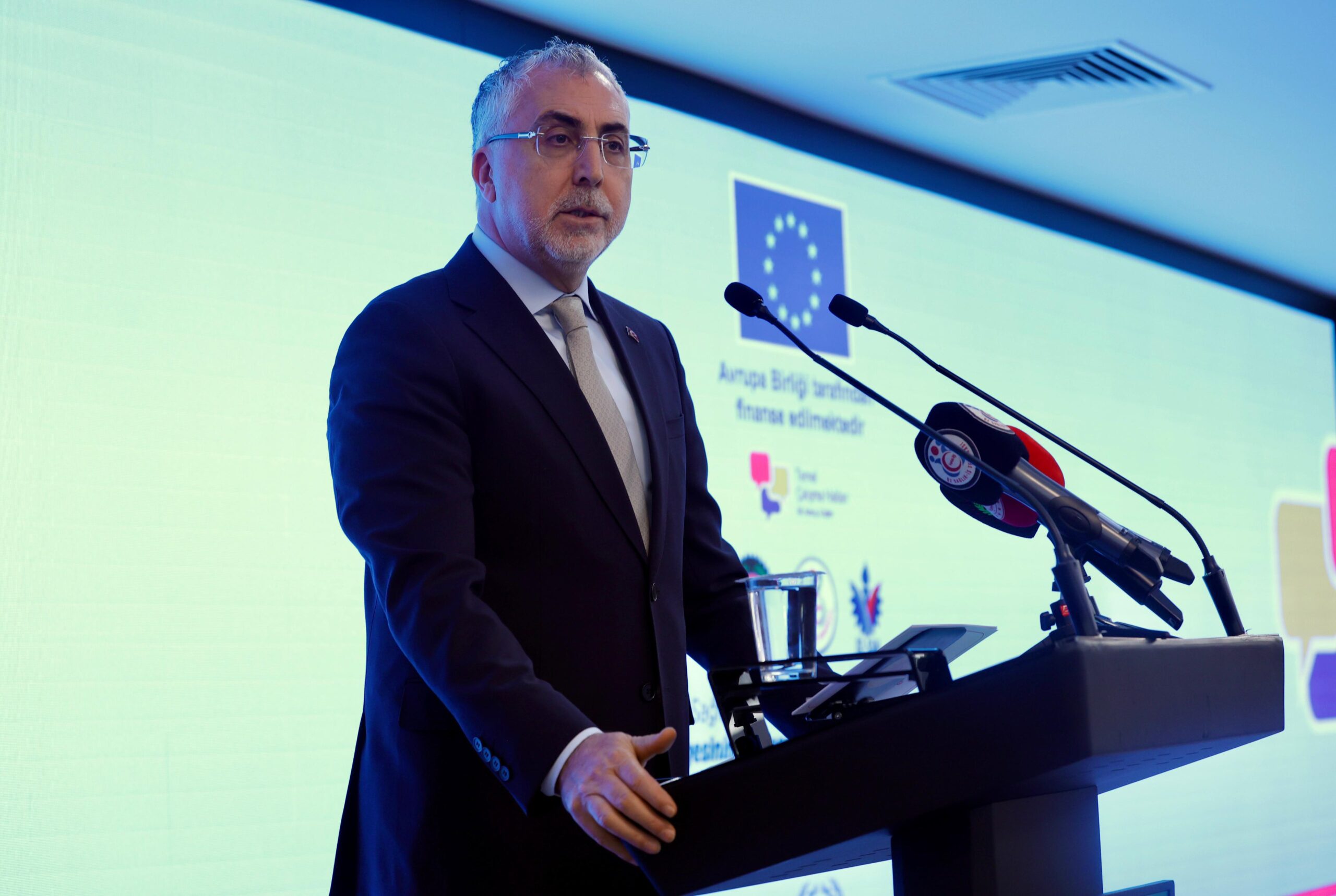 Bakan Işıkhan: “Önce İnsan, Önce İnsani Değerler Diyerek Projelerimizi Yürüttük”