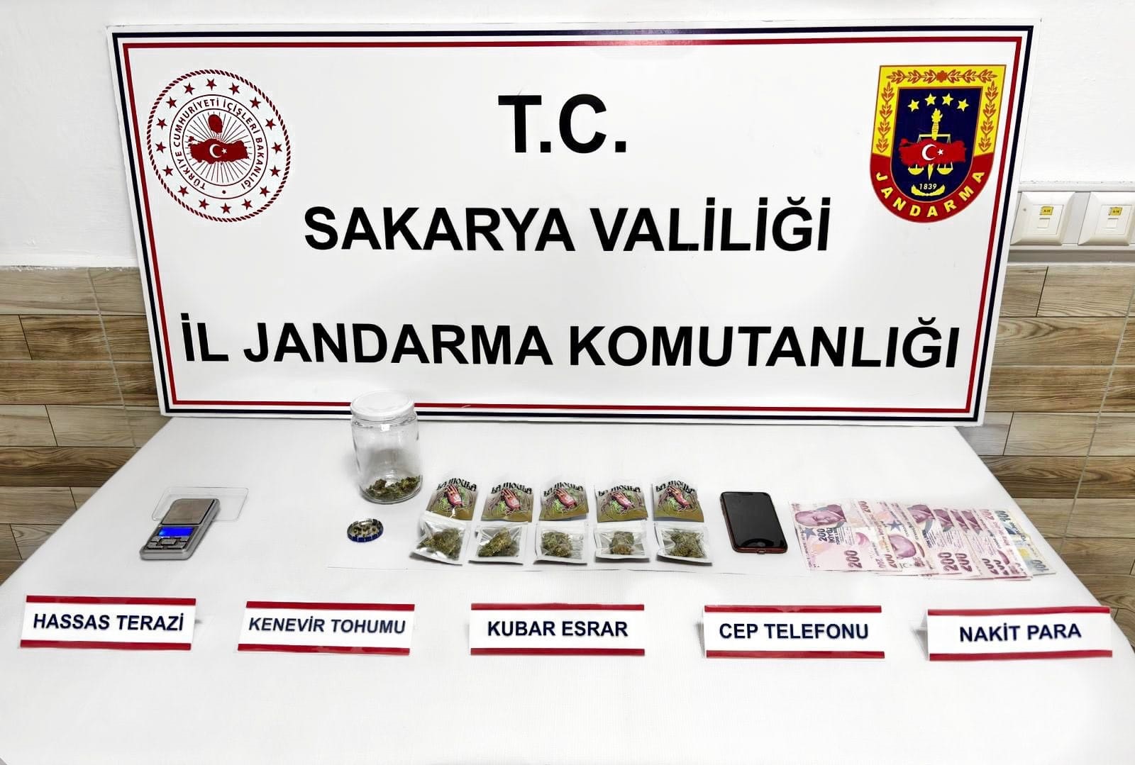 Jandarmadan Uyuşturucu Operasyonu: 3 Zehir Taciri Tutuklandı