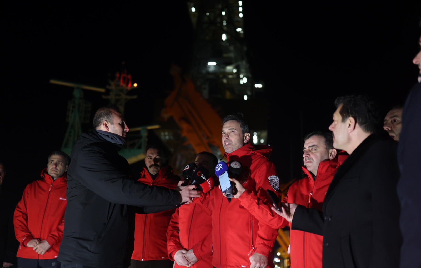 Bakan Bayraktar Sahuru Filyos Limanı’nda Yıldırım Sondaj Gemisinde Yaptı