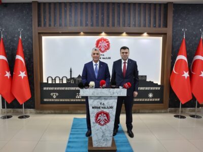 Bakan Ömer Bolat Niğde’de Valilik ve Belediyeyi Ziyaret Etti