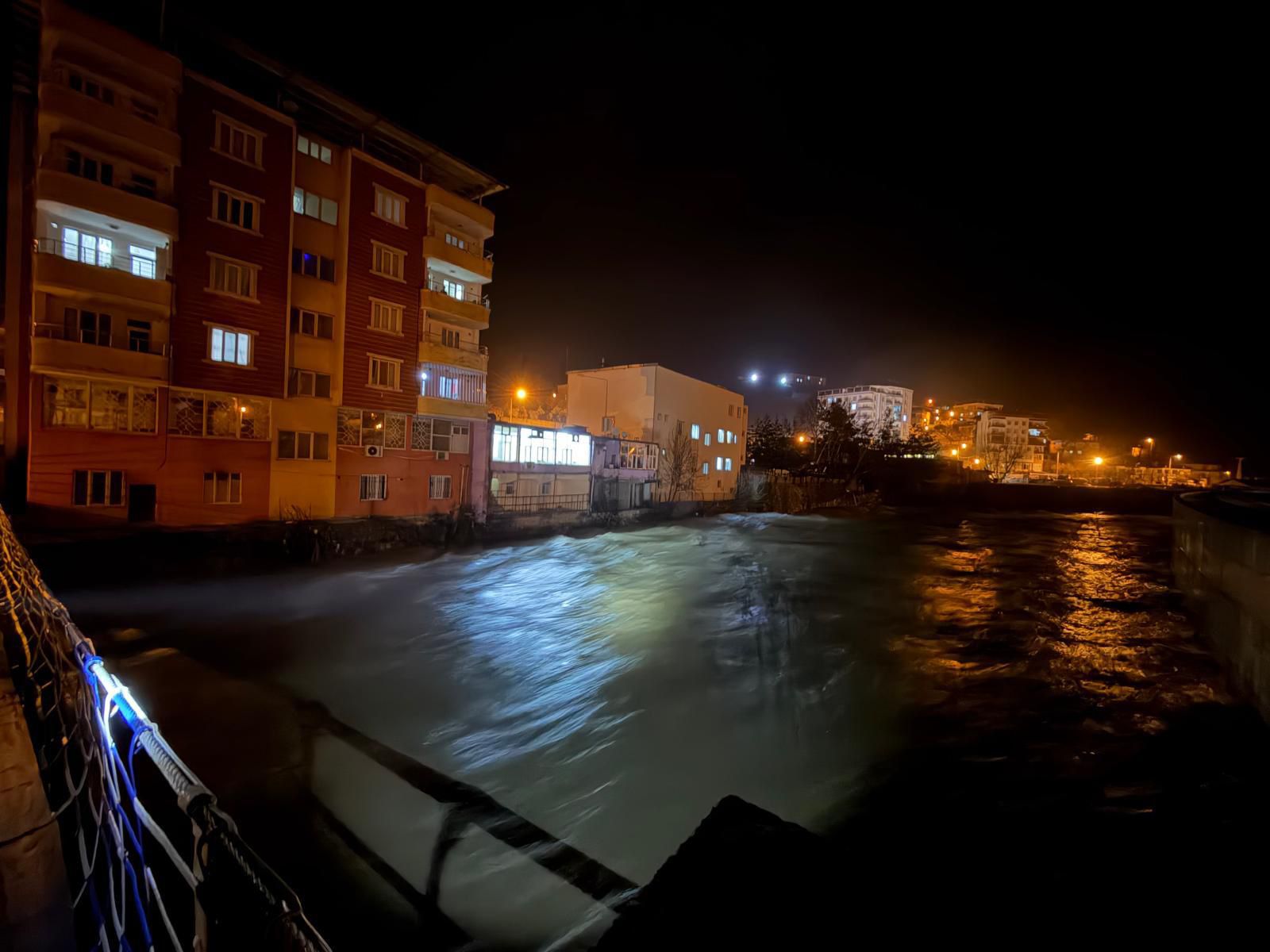 Son Dakika: Baykan’da Sel Alarmı! Bitlis Çayı’nda Su Seviyesi Yükseldi