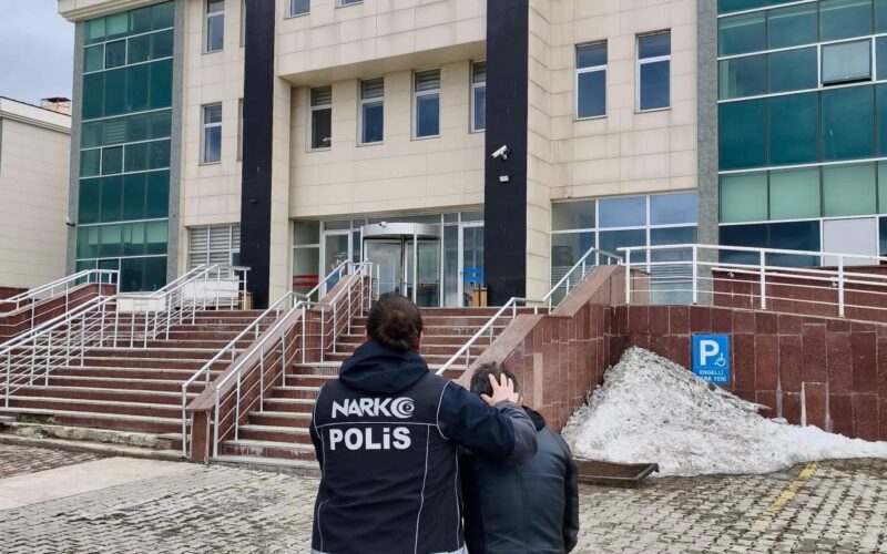 Kars’ta Narkotik Operasyonu: Sokak Satıcısına Tutuklama
