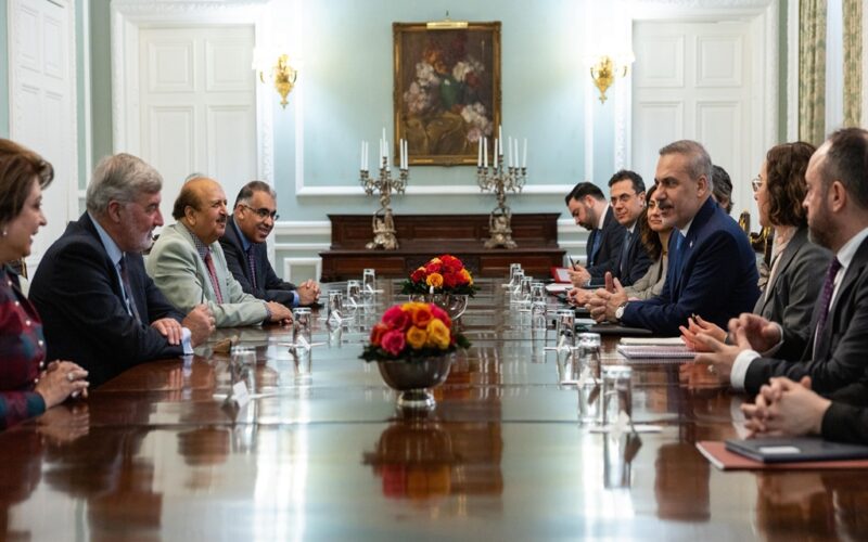 Bakan Fidan, İngiltere Parlamentosu Üyeleriyle Bir Araya Geldi