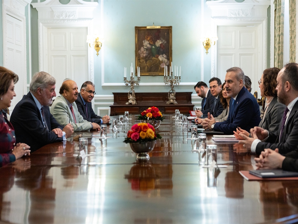 Bakan Fidan, İngiltere Parlamentosu Üyeleriyle Bir Araya Geldi