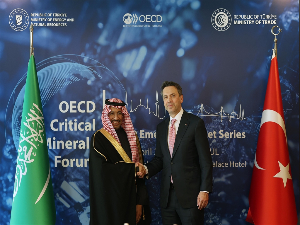 Bakan Bayraktar, Suudi Mevkidaşı Al-Khorayef ile İstanbul’da Buluştu: Madencilikte Yeni İş Birliği Dönemi