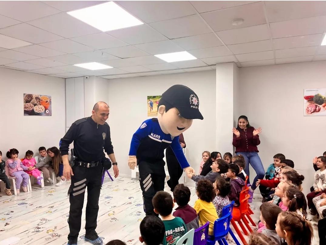 Kars’ta miniklere polislik tanıtıldı: hem öğrendiler hem eğlendiler