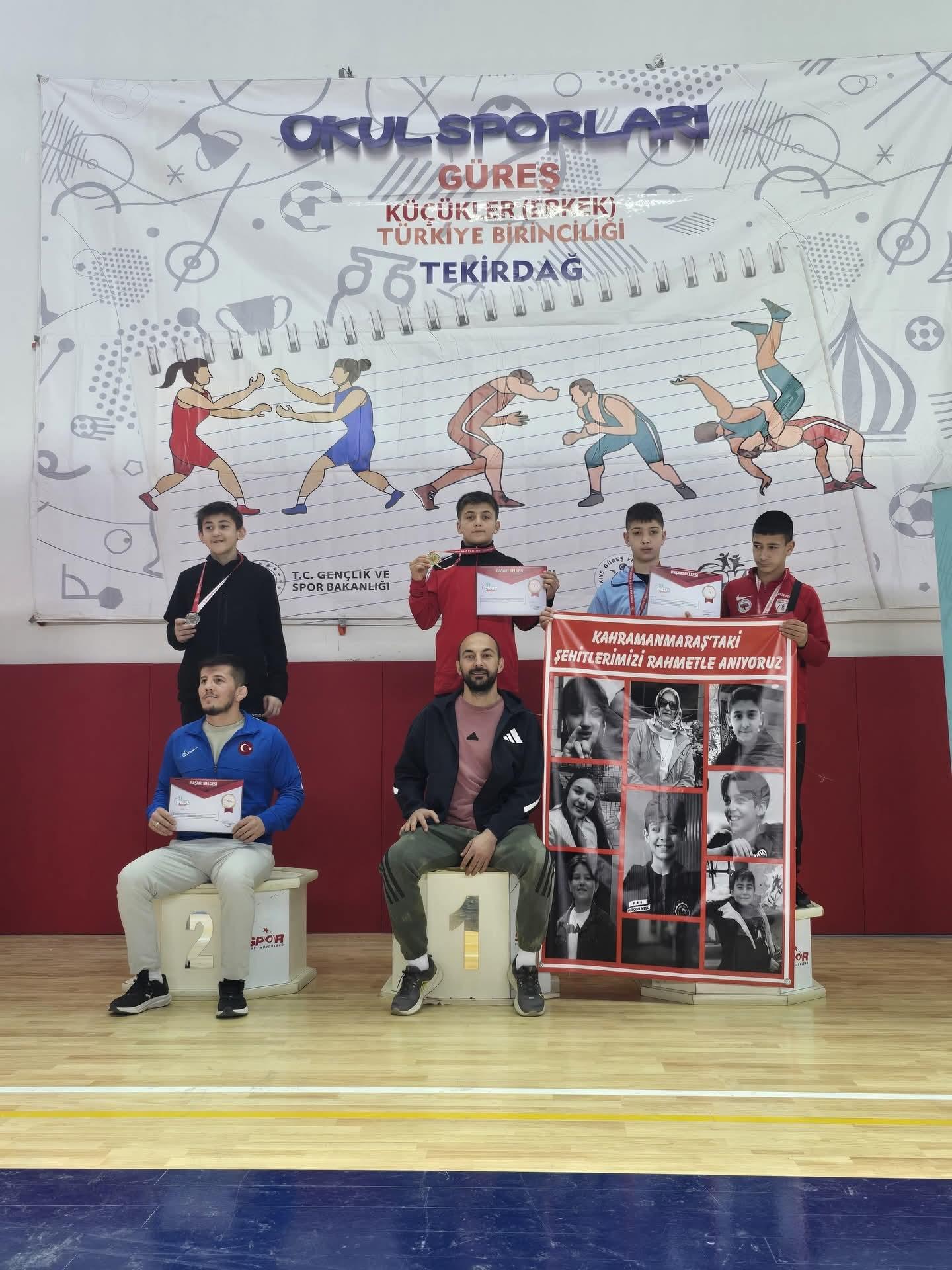 Karslı Güreşçi Türkiye şampiyonu oldu