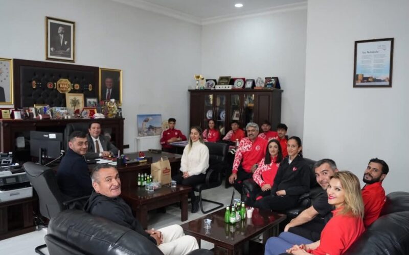 Milli Takım Atletlerinden Kars’ta Anlamlı Ziyaret