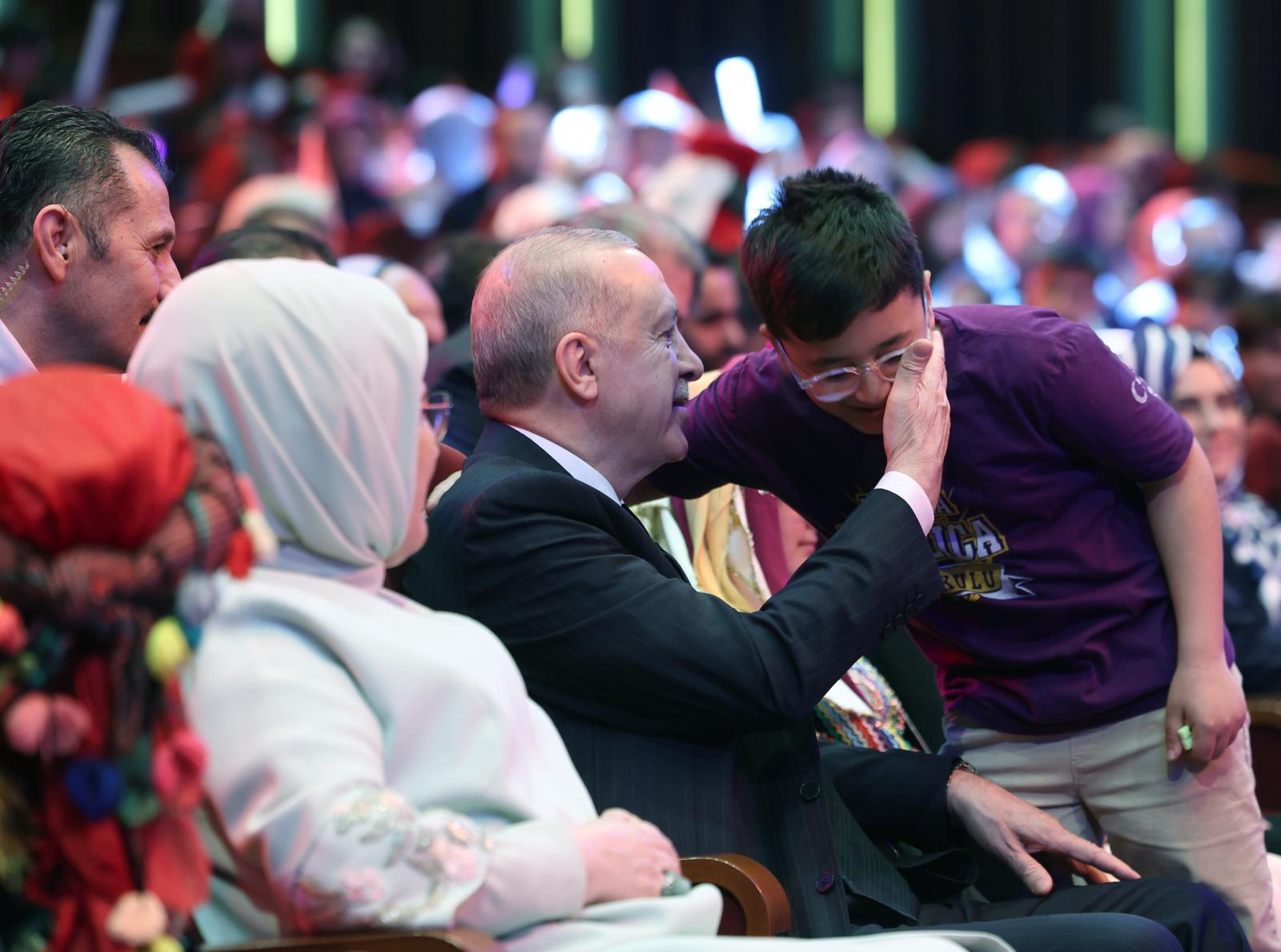 Cumhurbaşkanı Erdoğan’dan Çocuklara Dijital Dünya Uyarısı: “Her Bilgi Doğru Değil”