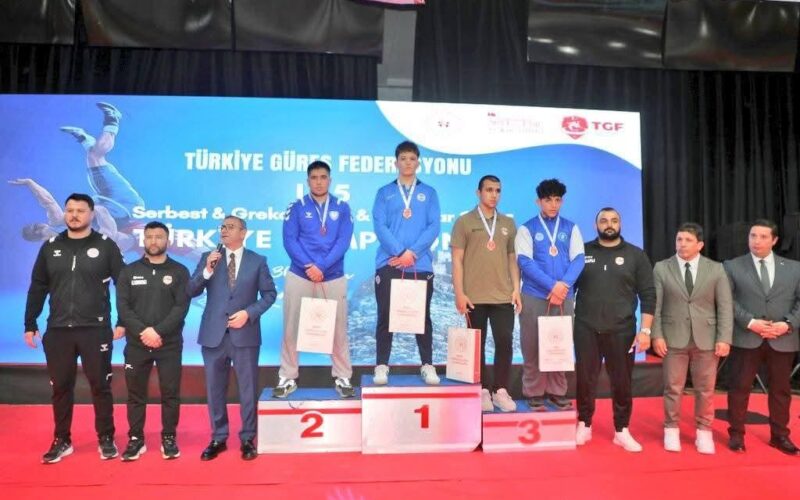 Kars’ta U15 Güreş Türkiye Şampiyonası’nda Madalyalar Sahiplerini Buldu