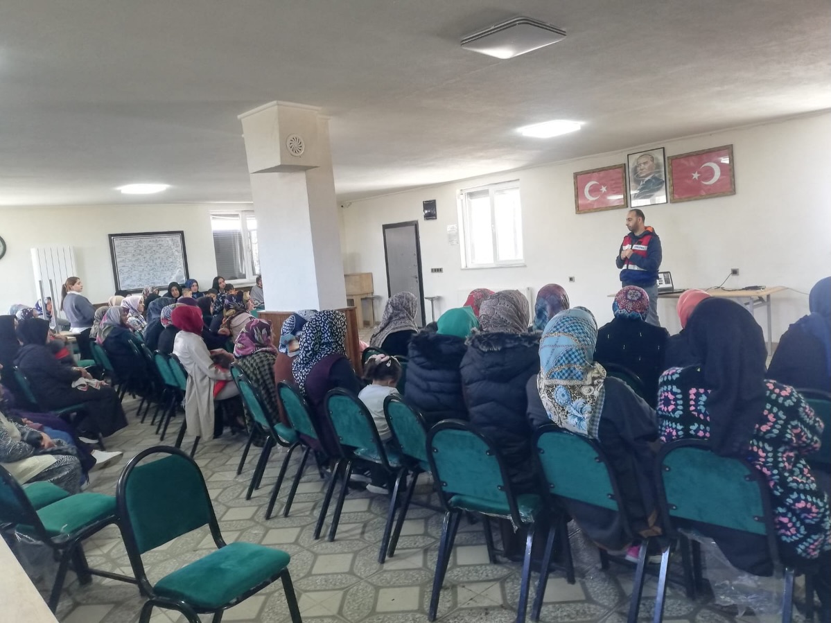 Kars’ta “En İyi Narkotik Polisi: Anne” Projesi kapsamında eğitim seferberliği