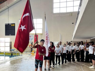 Kars’ta 23 Nisan coşkusu havuzda yaşandı: yüzme il birinciliği tamamlandı