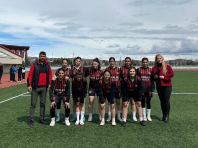 Kağızmanlı Genç Kız Futbolculardan Gururlandıran Başarı