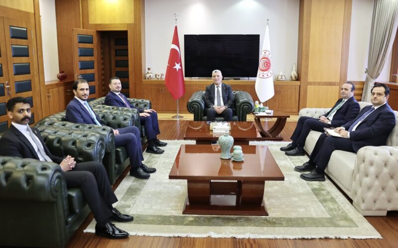 Ticaret Bakanı Bolat, Suudi Arabistan Büyükelçisi Abualnasr ile Görüştü