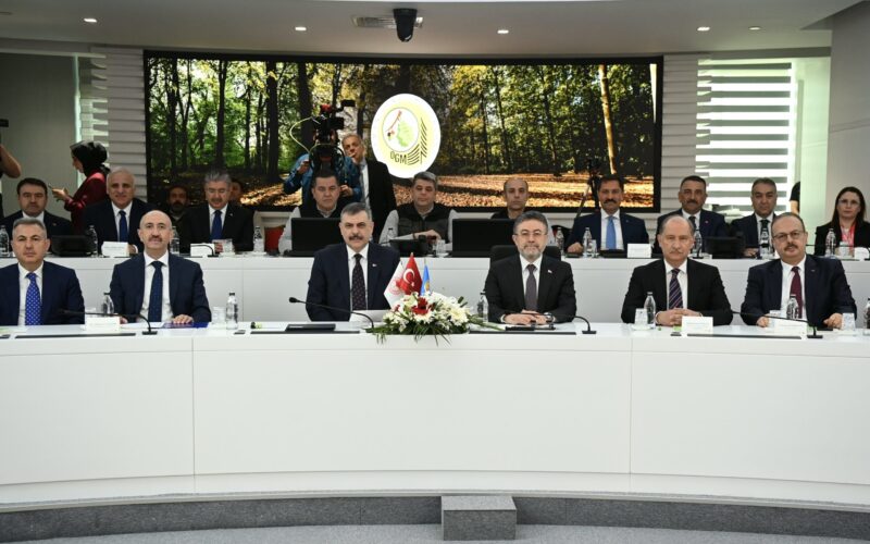 Bakan Yumaklı ve Çiftçi’den “Yeşil Vatan” Seferberliği: “Hava Müdahale Kapasitesi 462 Tona Çıktı”