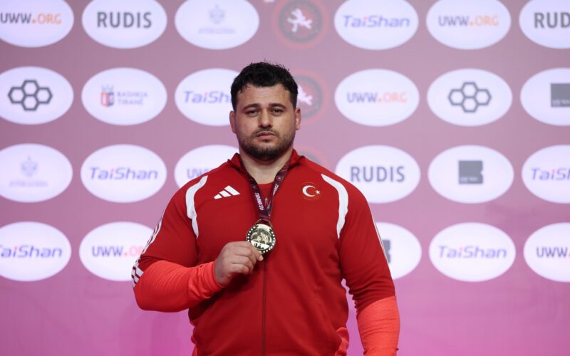 Rıza Kayaalp Tarih Yazdı: 13. Avrupa Şampiyonluğuyla Rekorun Tek Sahibi Oldu