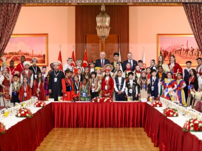 TBMM Başkanı Kurtulmuş 26 Ülkeden Gelen Dünya Çocuklarını Kabul Etti