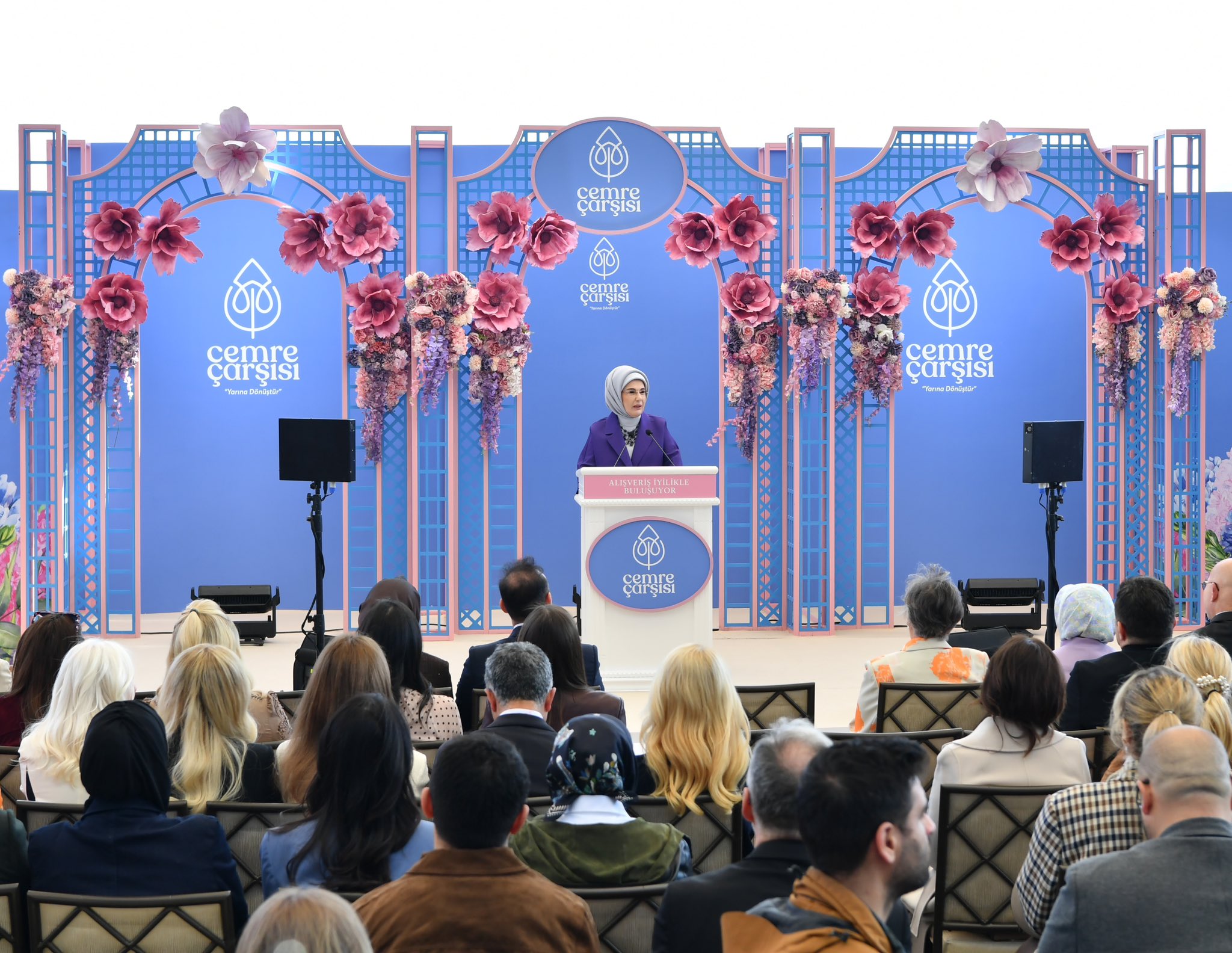 Emine Erdoğan’dan Cemre Çarşısı Açılışında Dayanışma ve Aile Vurgusu